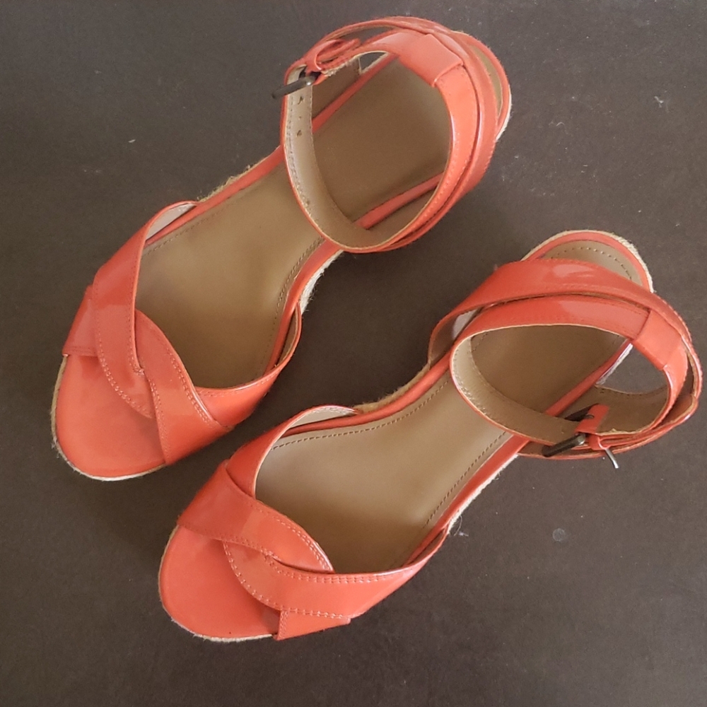 TAHARI Sandal Wedges